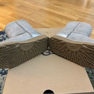 Girls silver Ugg boots in good condition